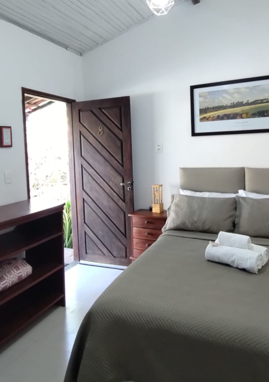 ROOM 8